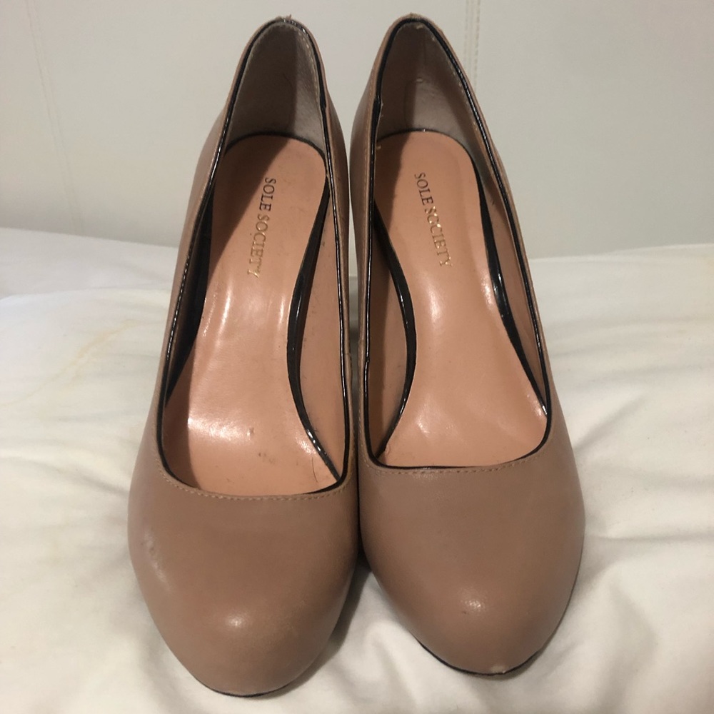 Sole Society Nude Pump with Brown Heel!